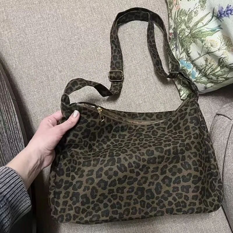 Leopard Print Canvas Shoulder Bag Retro Y2k Aesthetic Crossbody Bag Large Capacity For Commute Bag Soft Fabric Trendy Hobo Bag
Leopard Print Canvas Shoulder Bag Retro Y2k Aesthetic Crossbody Bag Large Capacity For Commute Bag Soft Fabric Trendy Hobo Bag