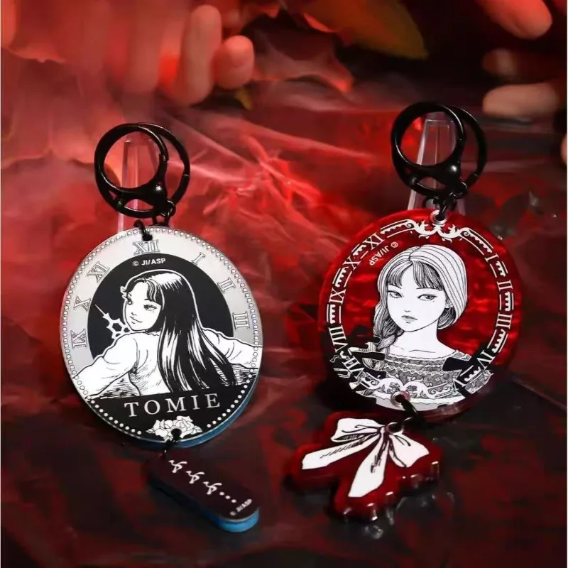 Периферийные устройства в стиле комиксов Junji Ito, акриловый кулон Tomie с бантом, японский ужас, украшение Acg, фигурка Томи, акриловый брелок, игрушка в подарок
Периферийные устройства в стиле комиксов Junji Ito, акриловый кулон Tomie с бантом, японский ужас, украшение Acg, фигурка Томи, акриловый брелок, игрушка в подарок