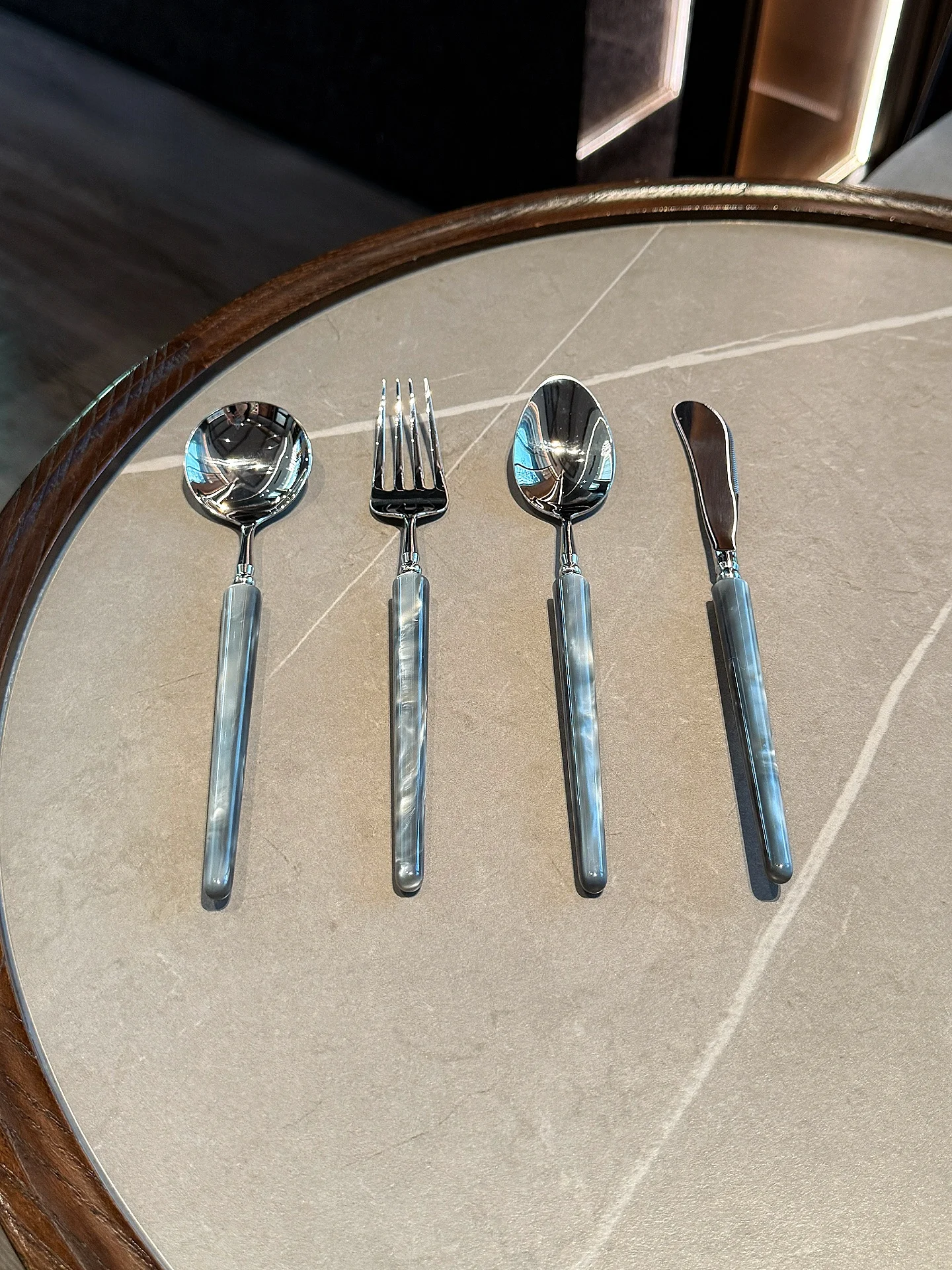 High-Value Crayon 304 Stainless Steel Western Dining Utensils Set Gray Light Slurry Knife Fork Spoon Three-Piece Steak Spoon ...
High-Value Crayon 304 Stainless Steel Western Dining Utensils Set Gray Light Slurry Knife Fork Spoon Three-Piece Steak Spoon ...