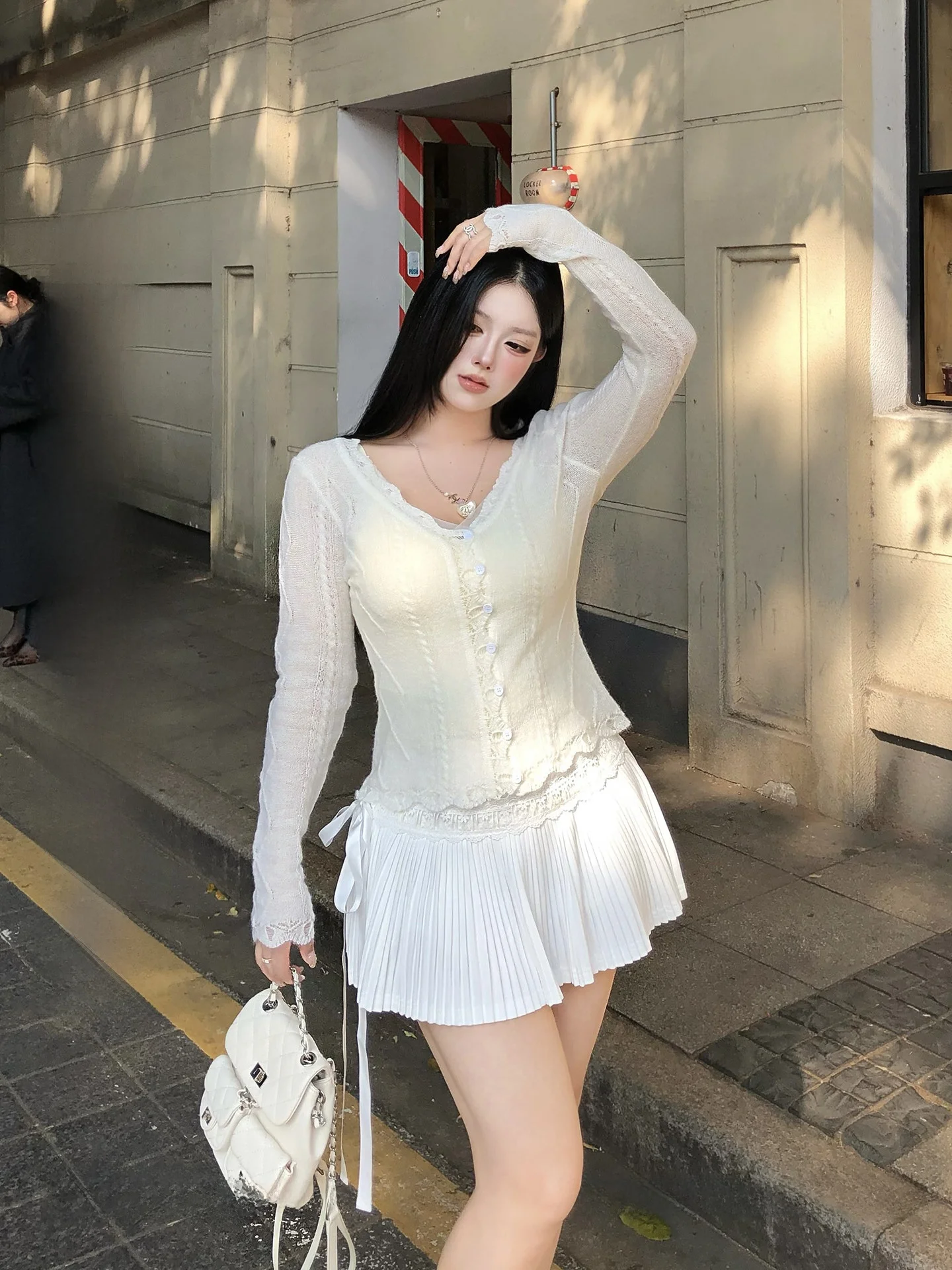 Женский шерстяной вязаный свитер Ele с V-образным вырезом, облегающий, с кружевной отделкой, черный, весна 2026, сезонная мода, большие размеры
Женский шерстяной вязаный свитер Ele с V-образным вырезом, облегающий, с кружевной отделкой, черный, весна 2026, сезонная мода, большие размеры