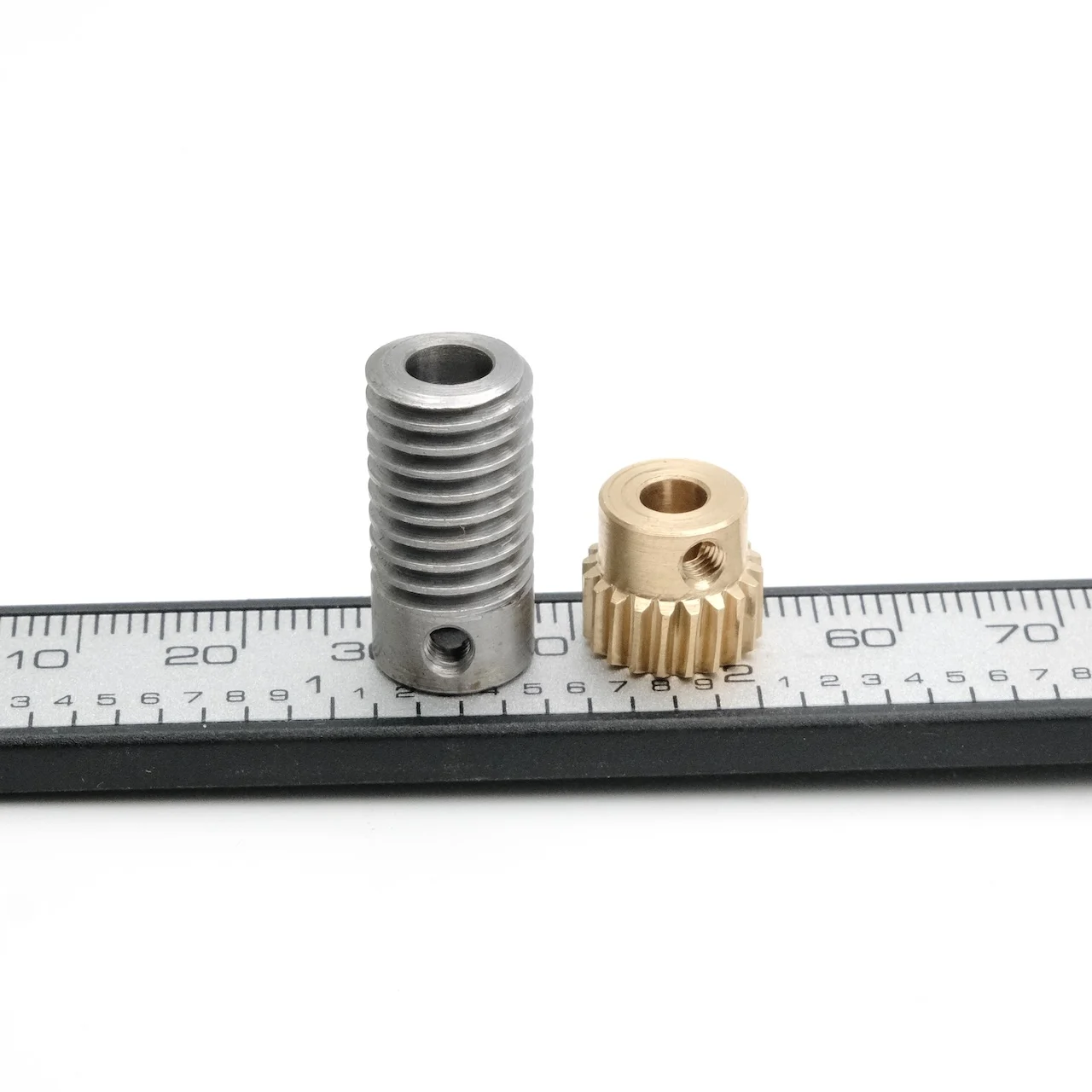 Low Noise 4mm-6mm Worm Gear Reducer 0.5M 1:20-60 Metal for Automation Assembly Line Design Instrument And Meter
Low Noise 4mm-6mm Worm Gear Reducer 0.5M 1:20-60 Metal for Automation Assembly Line Design Instrument And Meter