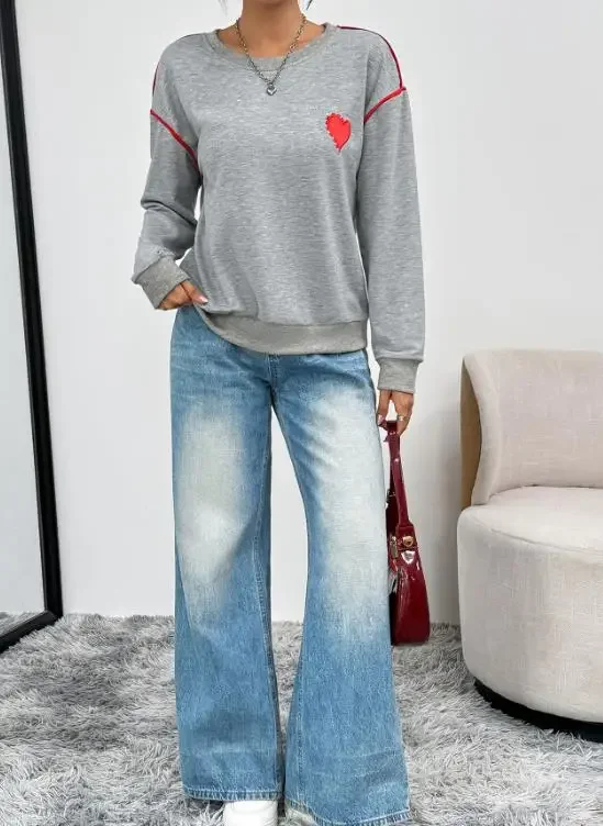 Top Autumn New Korean Women's Clothing Heart-Shaped Embroidery Off Shoulder Long Sleeve Round Neck Loose Sweatshirt for Women
Top Autumn New Korean Women's Clothing Heart-Shaped Embroidery Off Shoulder Long Sleeve Round Neck Loose Sweatshirt for Women