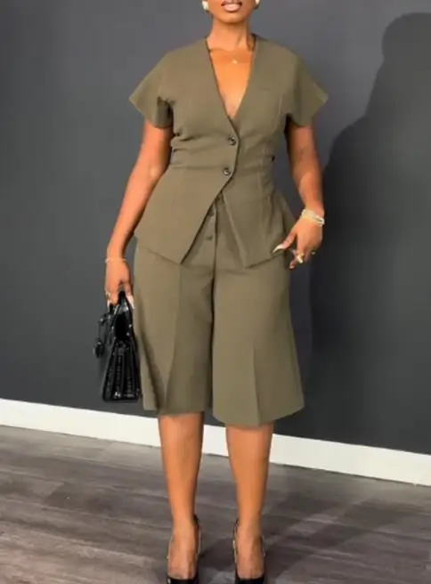 Two Piece Set Women Outfit 2025 Spring New Solid Color Elegant Commuter V-Neck Short Sleeve Top & Casual Middle Pants Set
Two Piece Set Women Outfit 2025 Spring New Solid Color Elegant Commuter V-Neck Short Sleeve Top & Casual Middle Pants Set