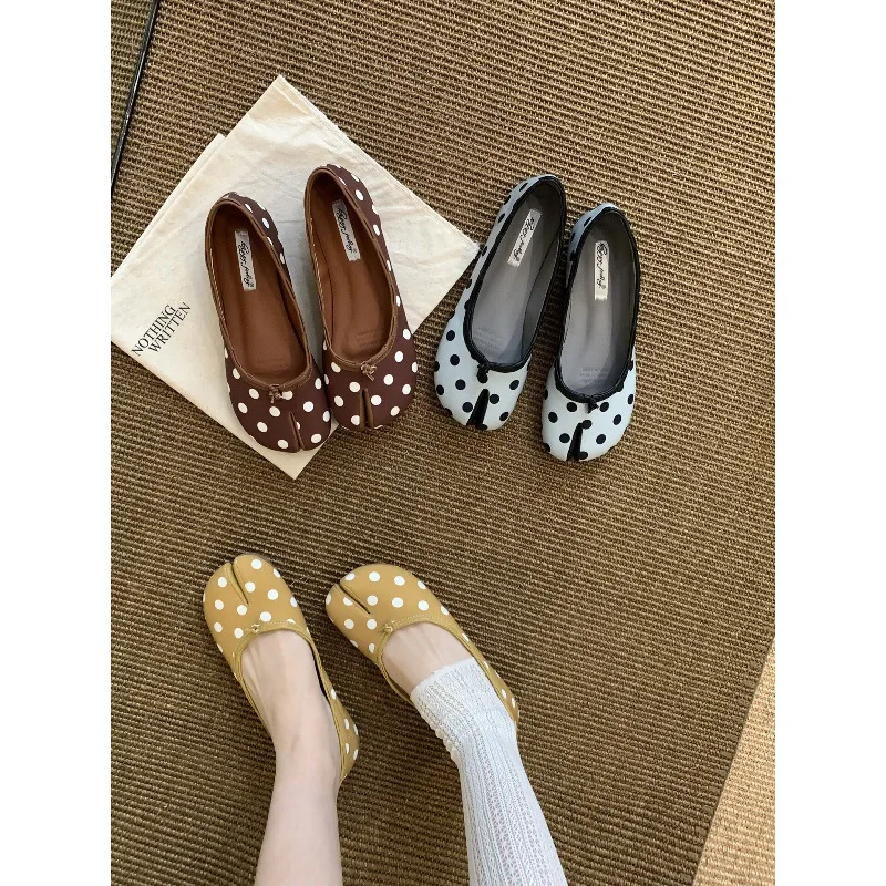 2026 New Spring Polka Dot Split Toe Flat Shoes Comfortable Slip On Moccasins for Women
2026 New Spring Polka Dot Split Toe Flat Shoes Comfortable Slip On Moccasins for Women