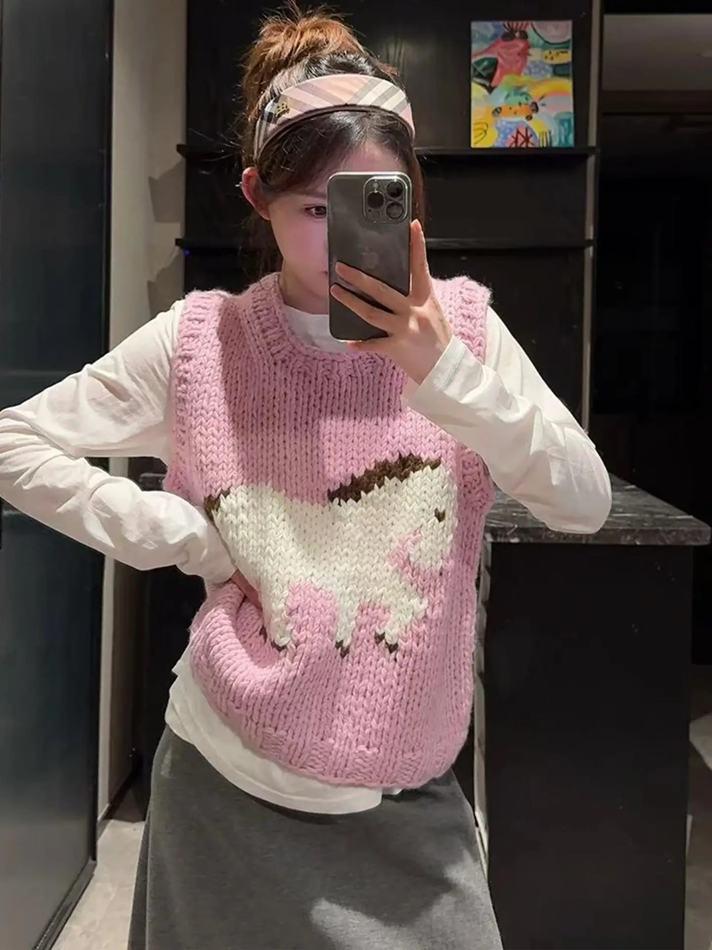 Korean Sle Beautiful Small Knitted Vest Top Early Autumn Layering Women's Faionable Outerwear Sweater Thin Model for 2025
Korean Sle Beautiful Small Knitted Vest Top Early Autumn Layering Women's Faionable Outerwear Sweater Thin Model for 2025