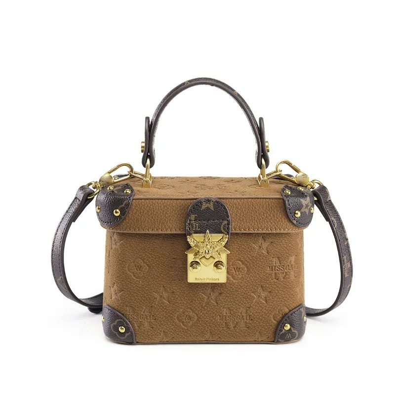 Unique Classic Leather Diaper Bag: Elegant Crossbody Handbag For Women With Vintage Designer Style And Large Capacity Tote
Unique Classic Leather Diaper Bag: Elegant Crossbody Handbag For Women With Vintage Designer Style And Large Capacity Tote
