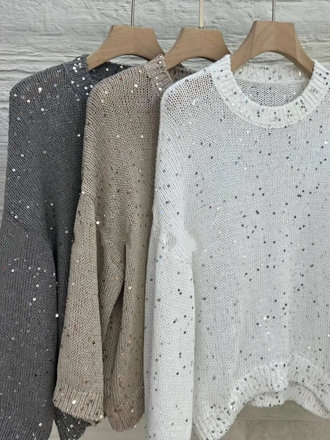 Women's new early spring pearl round neck pullover lazy style linen slimming and versatile
Women's new early spring pearl round neck pullover lazy style linen slimming and versatile