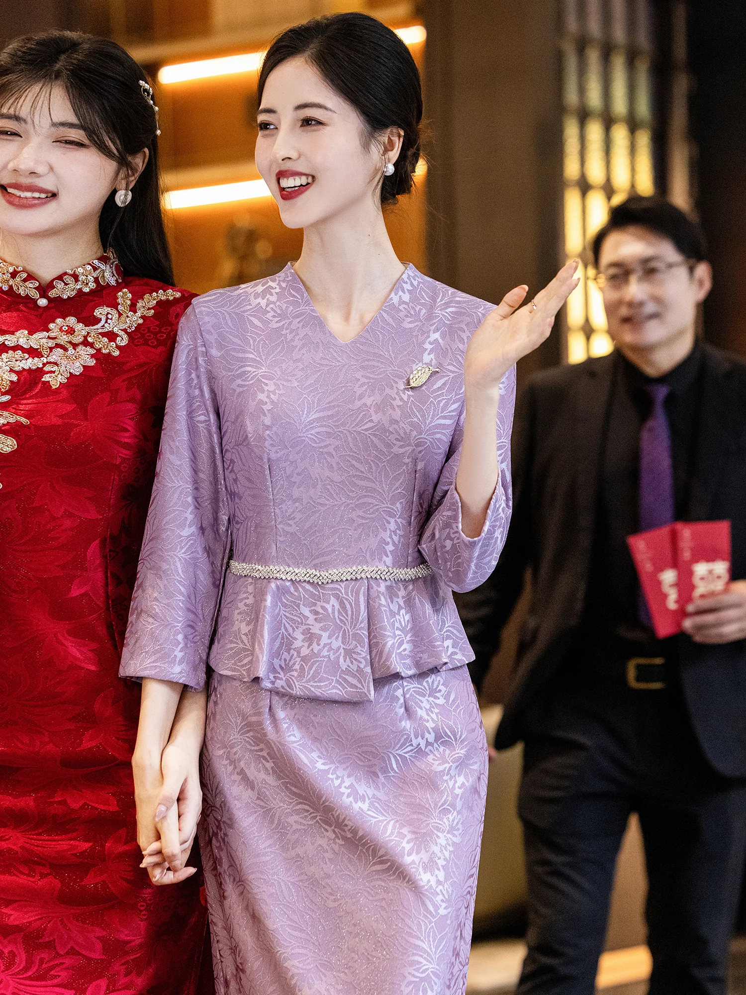 Purple Wedding Dr V-Ne Vintage Sle Mid-Length Qipao Breathable Polyester Fiber Seven-Sve for Wedding Celebration
Purple Wedding Dr V-Ne Vintage Sle Mid-Length Qipao Breathable Polyester Fiber Seven-Sve for Wedding Celebration