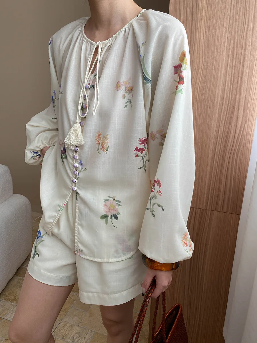 Spring and summer women's casual flower print round neck long sleeved loose shirt
Spring and summer women's casual flower print round neck long sleeved loose shirt