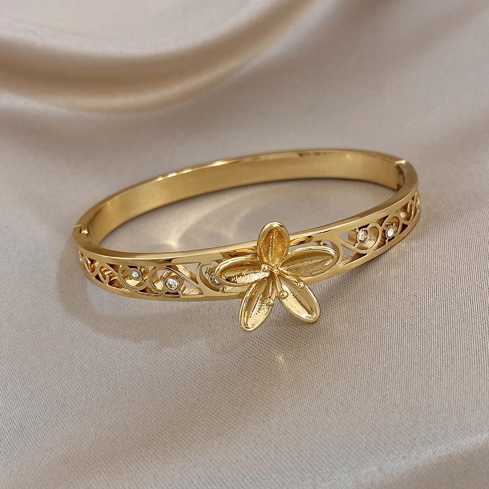 Freetry Luxury Hollow Flower Stainless Steel Bangle for Women Waterproof Gold Plated Zircon Spring Bracelet Party Jewelry Gift
Freetry Luxury Hollow Flower Stainless Steel Bangle for Women Waterproof Gold Plated Zircon Spring Bracelet Party Jewelry Gift