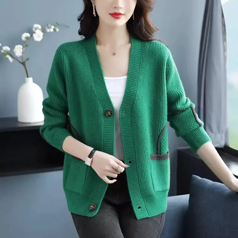 Knitted Sweater Cardigan Woman 2024 New Autumn and Winter Western Style Long-sleeved V-neck Knitted Loose Sweater Coat Joker Top
Knitted Sweater Cardigan Woman 2024 New Autumn and Winter Western Style Long-sleeved V-neck Knitted Loose Sweater Coat Joker Top