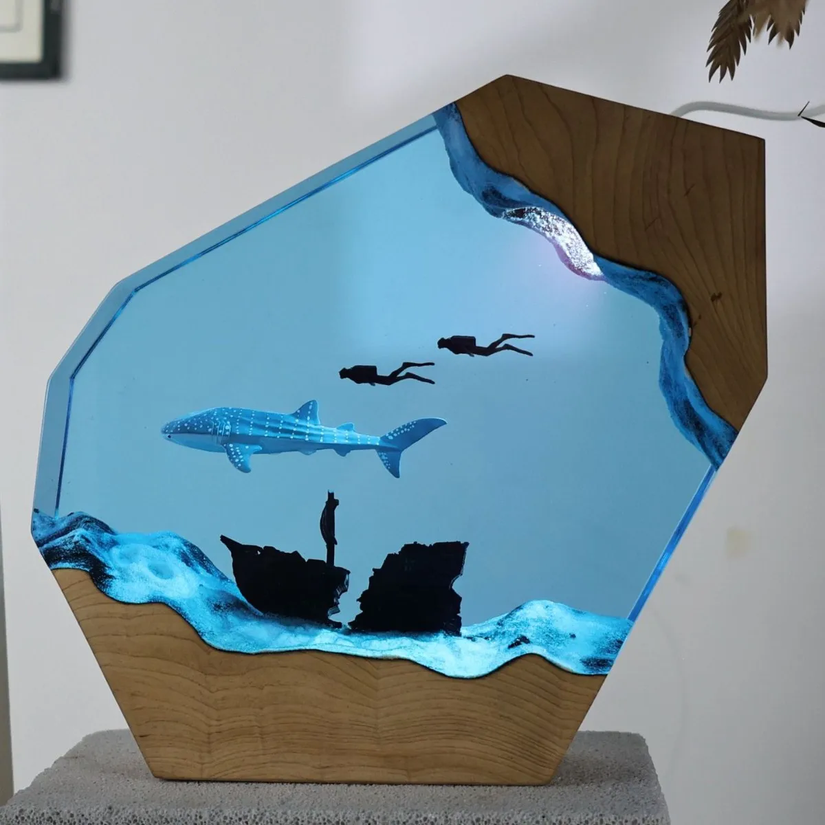 NEW Cave Whale Shark Sunken Ship Diver Resin Wooden Tabletop Ornament Marine Art Home Decoration Craft Gift
NEW Cave Whale Shark Sunken Ship Diver Resin Wooden Tabletop Ornament Marine Art Home Decoration Craft Gift