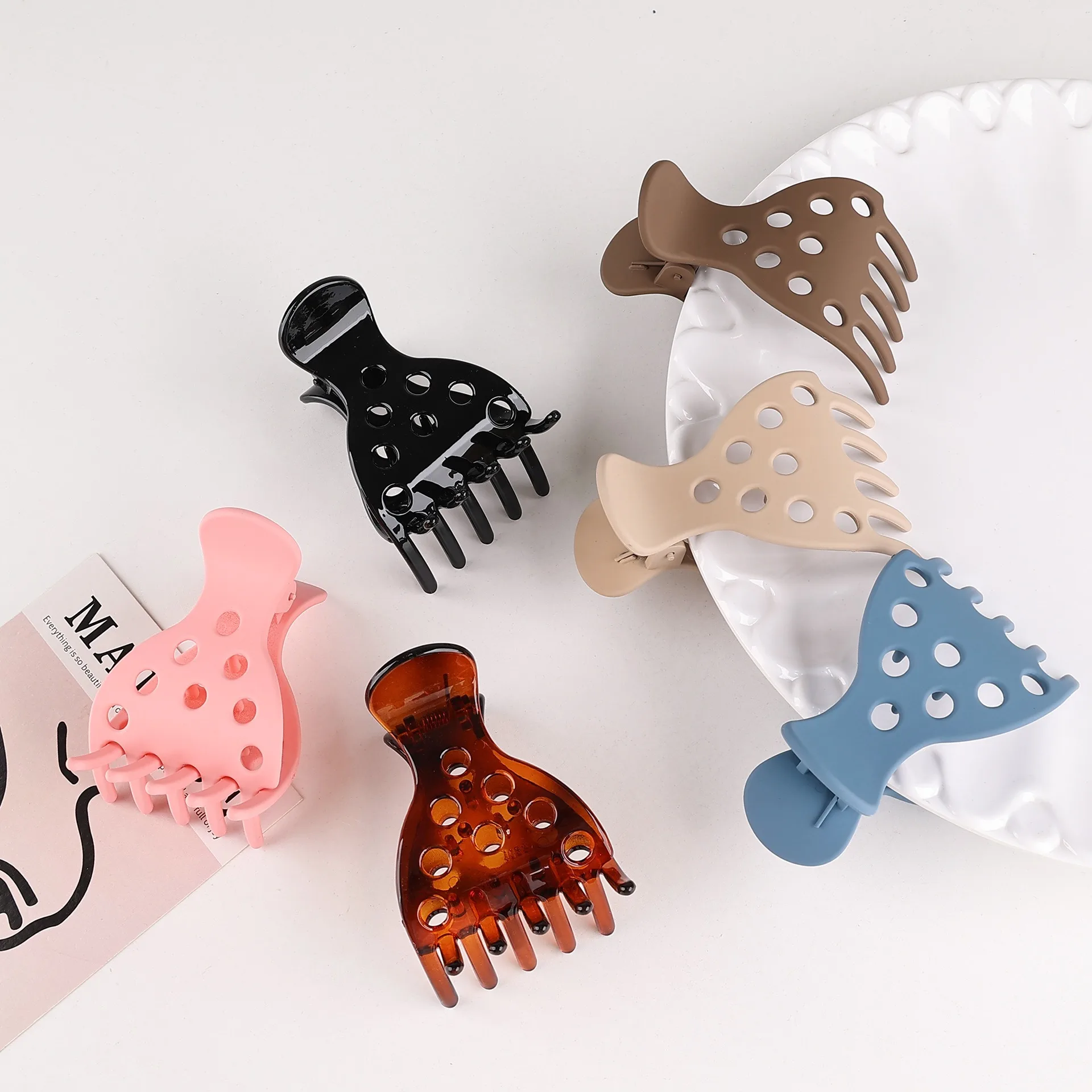 Curly hair special hair root fluffy clip without indentation natural fluffy non-slip claw clip styling accessories
Curly hair special hair root fluffy clip without indentation natural fluffy non-slip claw clip styling accessories