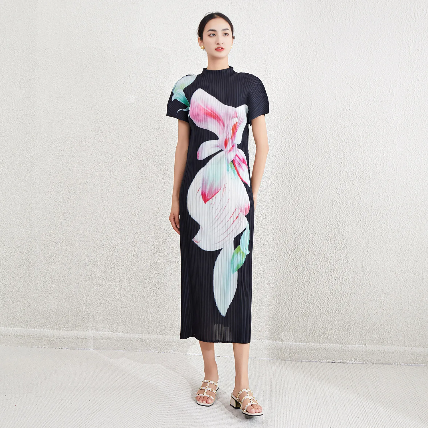 Fashion Miyake Pleated Dress Loose Plus Size Short Sleeve Summer Pleated New Casual Design Printed Women's Elegant Dress No revi
Fashion Miyake Pleated Dress Loose Plus Size Short Sleeve Summer Pleated New Casual Design Printed Women's Elegant Dress No revi