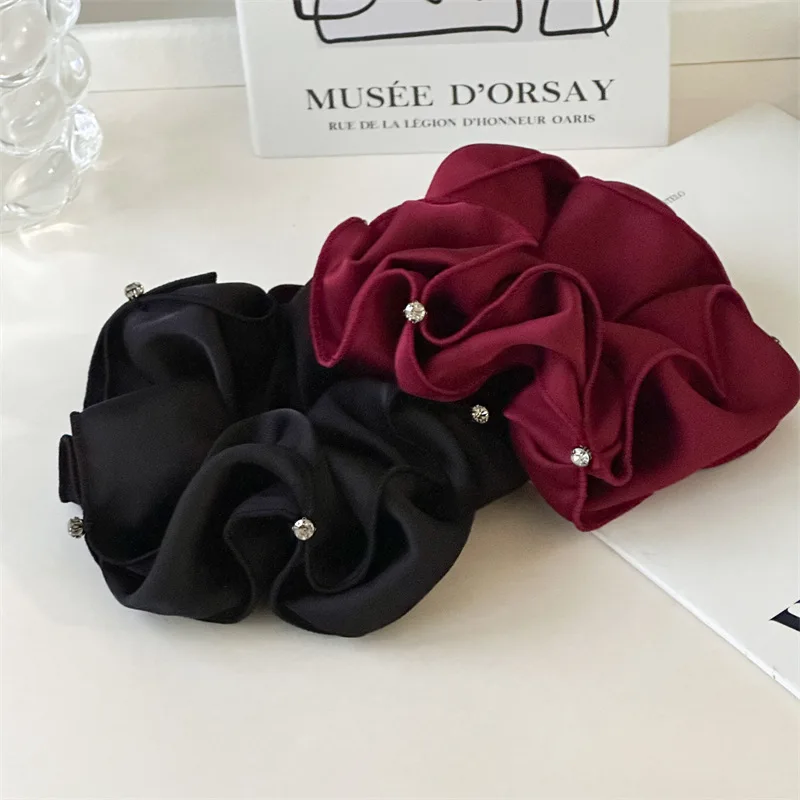 Wholesale Simple Red Satin Ruffled Seam Flower Head Tie Ponytail Fashion Retro Cloth High Elastic Scrunchie Hair Accessories
Wholesale Simple Red Satin Ruffled Seam Flower Head Tie Ponytail Fashion Retro Cloth High Elastic Scrunchie Hair Accessories