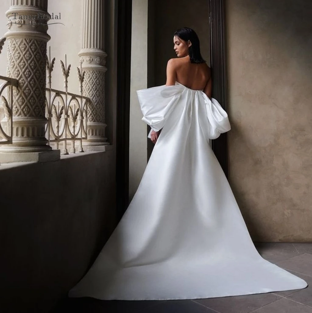 Wedding Bow Cape With Train ,Elegant Bridal Satin Shawl,Off The Shoulder Bride Wrap
Wedding Bow Cape With Train ,Elegant Bridal Satin Shawl,Off The Shoulder Bride Wrap