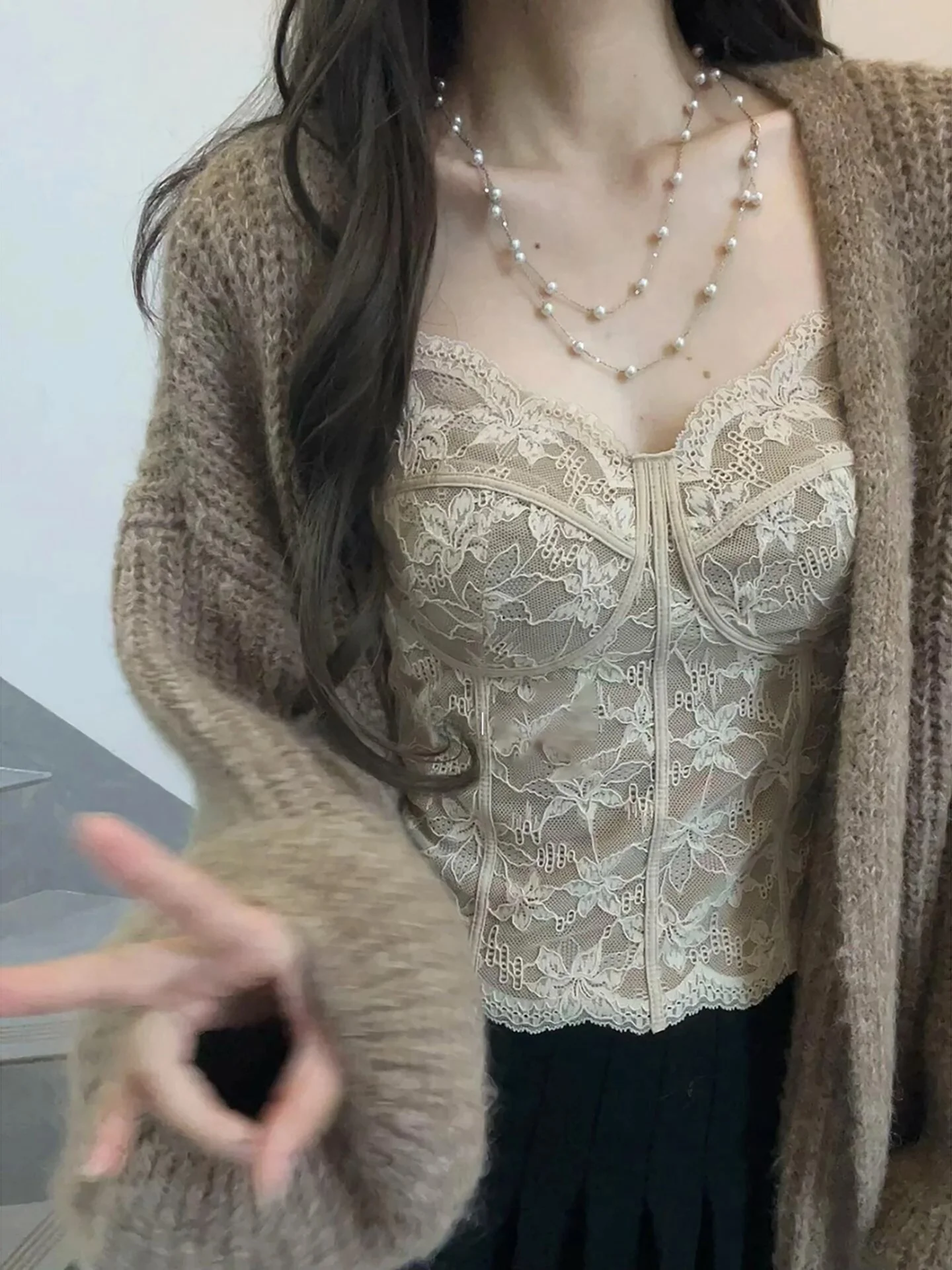 Сексуальный кружевной теплый жилет из мохера с бретелями, женский красивый комплект Ba Fibone Pure Desire с подкладкой для груди, модный весенний кардиган
Сексуальный кружевной теплый жилет из мохера с бретелями, женский красивый комплект Ba Fibone Pure Desire с подкладкой для груди, модный весенний кардиган