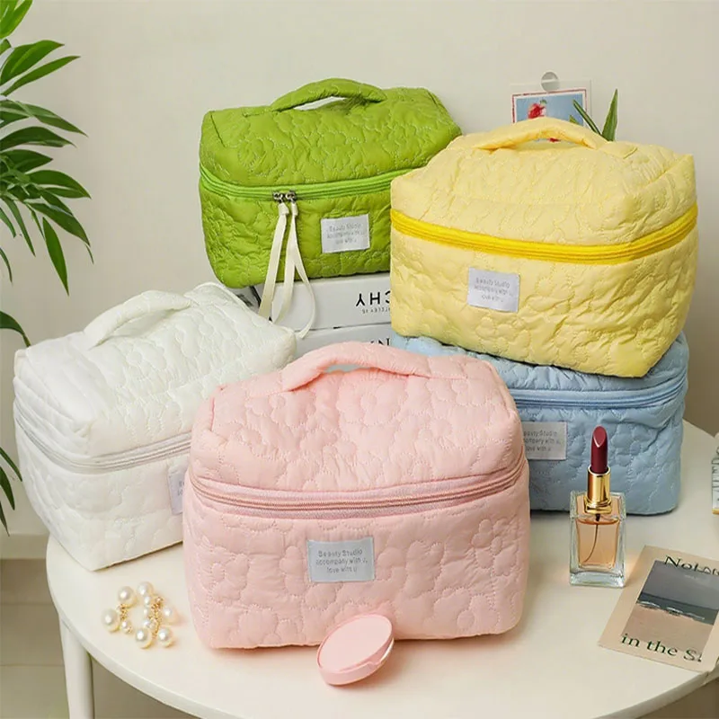 Quilted Cloud Makeup Bag, Large Capacity Cosmetic Organizer with Handle for Travel & Daily Use
Quilted Cloud Makeup Bag, Large Capacity Cosmetic Organizer with Handle for Travel & Daily Use
