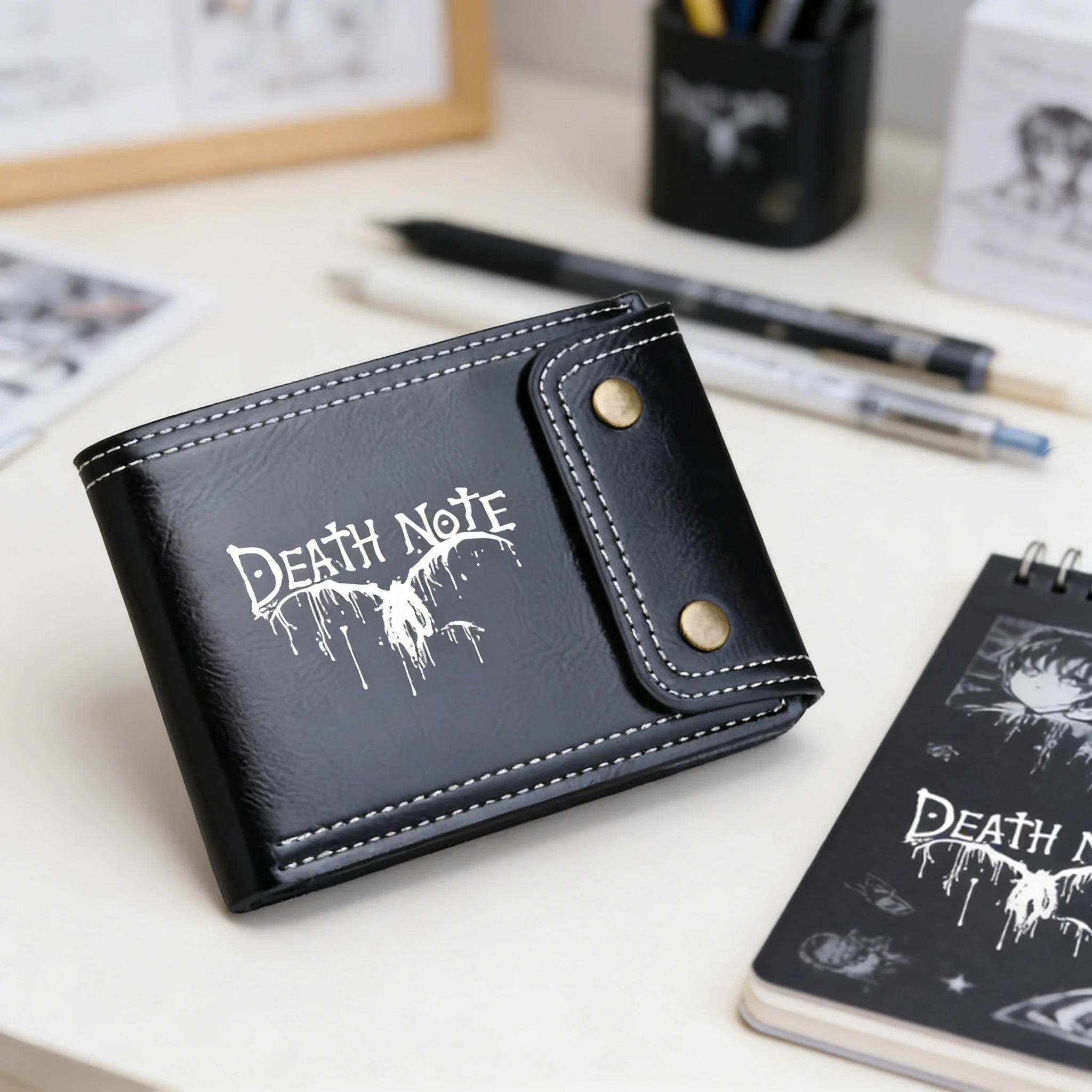 Аниме Death Note Роскошные короткие кошельки Держатели для карт Кошельки для монет из искусственной кожи с принтом L Сумки для денег для мальчиков Клатчи для наличных
Аниме Death Note Роскошные короткие кошельки Держатели для карт Кошельки для монет из искусственной кожи с принтом L Сумки для денег для мальчиков Клатчи для наличных