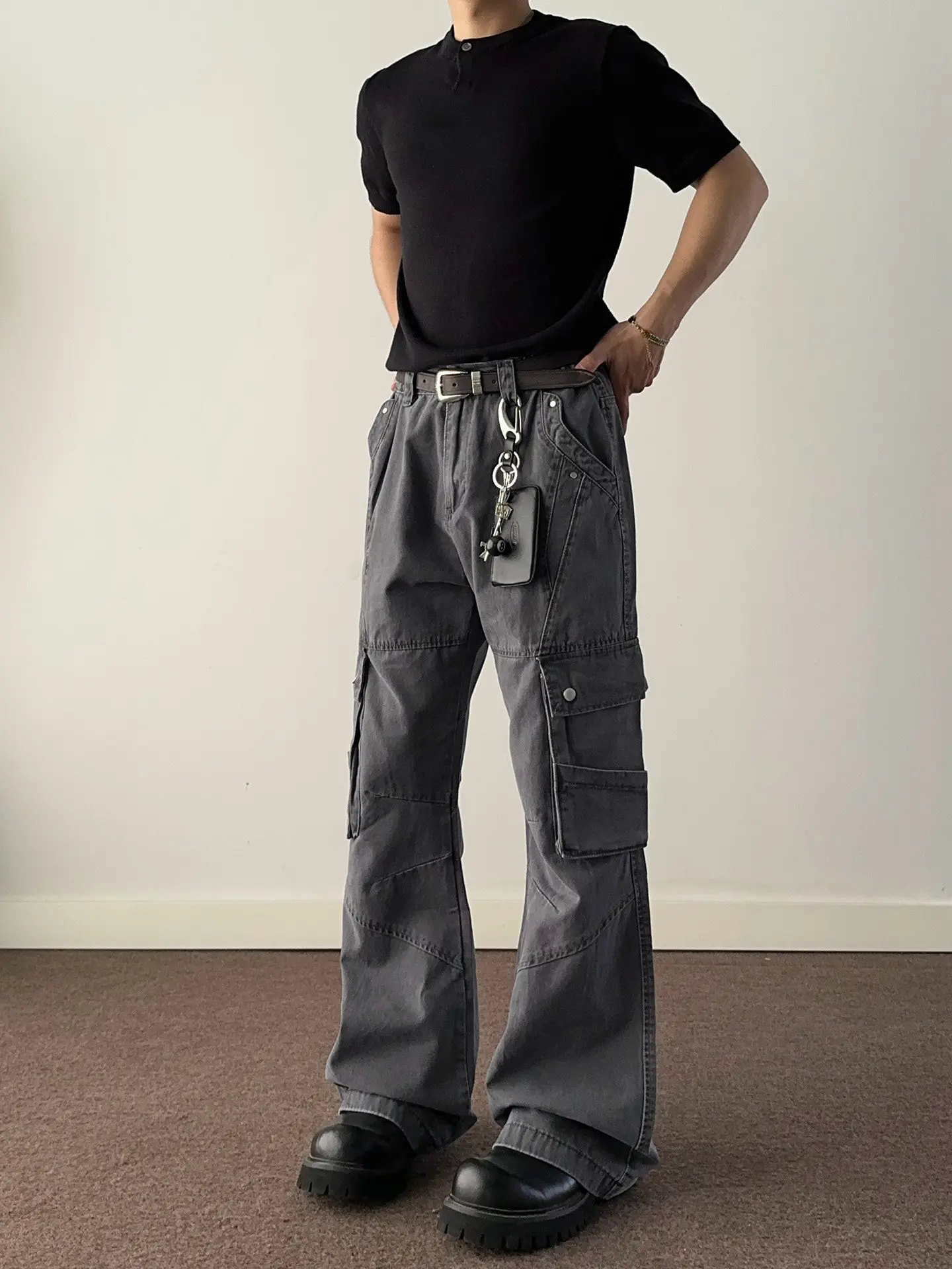 American High Street Vintage Grey Flared Work Pants Multiple Pockets Casual Loose Straight Leg Vibe Jeans for Young Men
American High Street Vintage Grey Flared Work Pants Multiple Pockets Casual Loose Straight Leg Vibe Jeans for Young Men