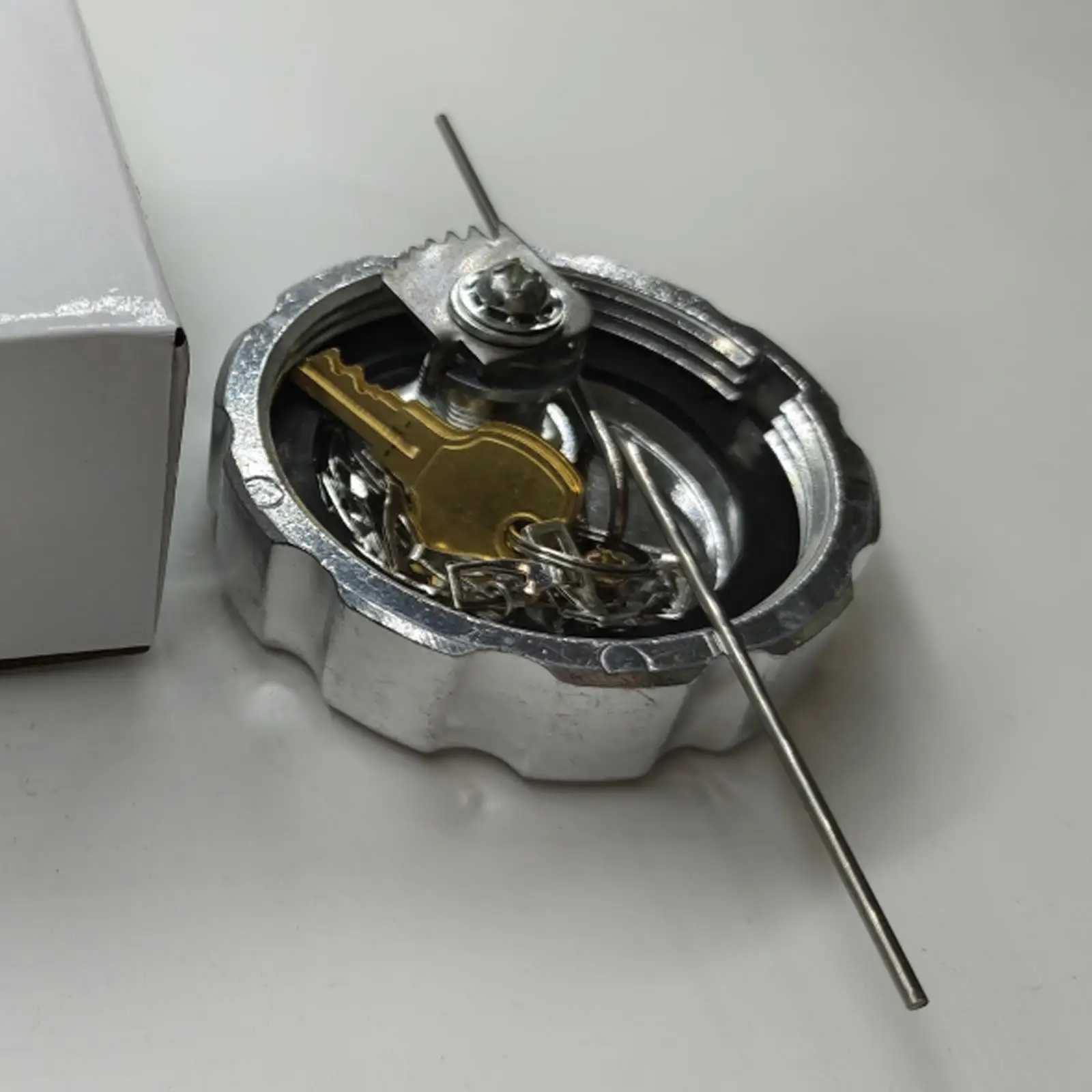 Locking Fuel Cap 20770691 with 6.5" Retaining Chain Easy Installation Replace Parts for Volvo VN Vnl Trucks Auto Accessory
Locking Fuel Cap 20770691 with 6.5" Retaining Chain Easy Installation Replace Parts for Volvo VN Vnl Trucks Auto Accessory