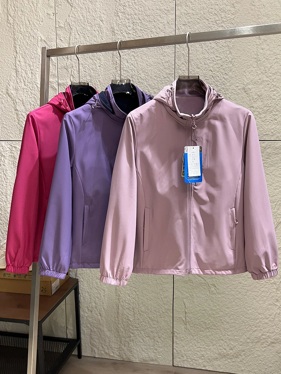 Double-Sided Wearable Softshell Jacket for Women Outdoor Autumn Winter Windproof Waterproof Heat Retention Hooded Coat
Double-Sided Wearable Softshell Jacket for Women Outdoor Autumn Winter Windproof Waterproof Heat Retention Hooded Coat