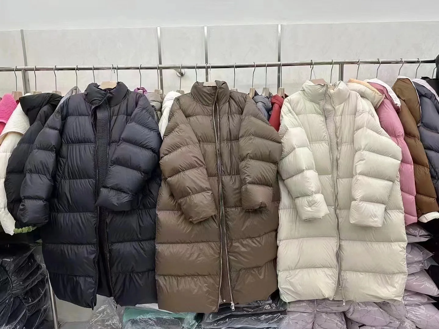 2023 New Style Original Women Down Jacket Super Light Warm 90 White Black Goose Down Jacket 3 Colors
2023 New Style Original Women Down Jacket Super Light Warm 90 White Black Goose Down Jacket 3 Colors