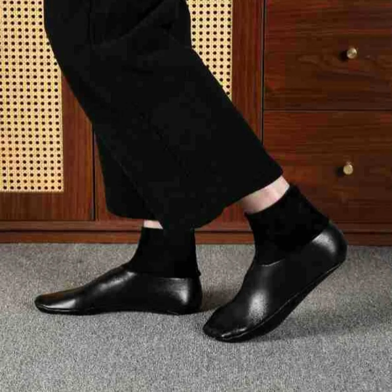 Fleece-Lined Floor Socks for Men and Women Unisex Autumn and Winter Thickened Indoor Home Warm Pu Leather Sock
Fleece-Lined Floor Socks for Men and Women Unisex Autumn and Winter Thickened Indoor Home Warm Pu Leather Sock