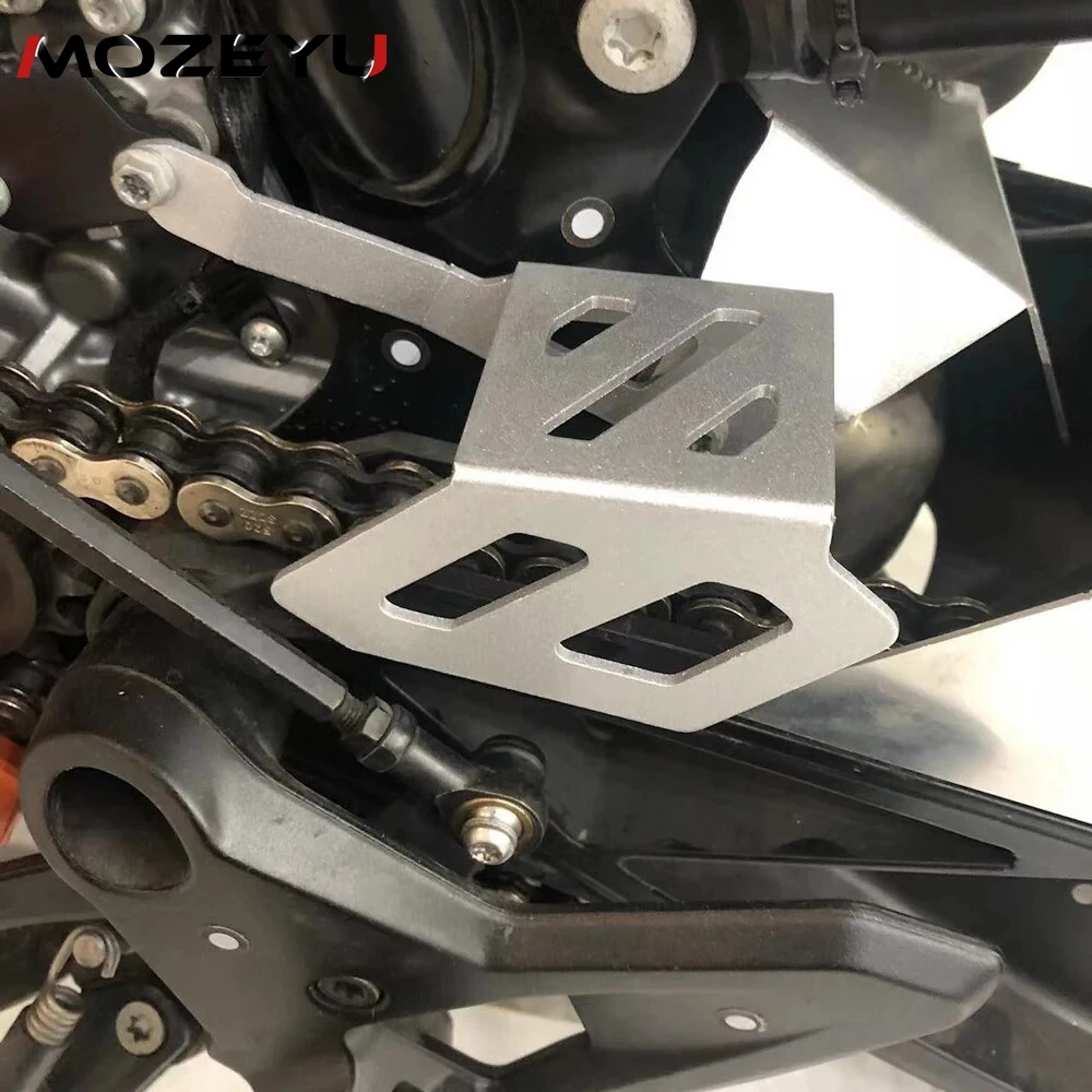 NEW Motorcycle Chain Shell Protection Cover Sprocket Frame Guard Protector Accessory For 790 ADV 890 790 Adventure R 2018-2023
NEW Motorcycle Chain Shell Protection Cover Sprocket Frame Guard Protector Accessory For 790 ADV 890 790 Adventure R 2018-2023