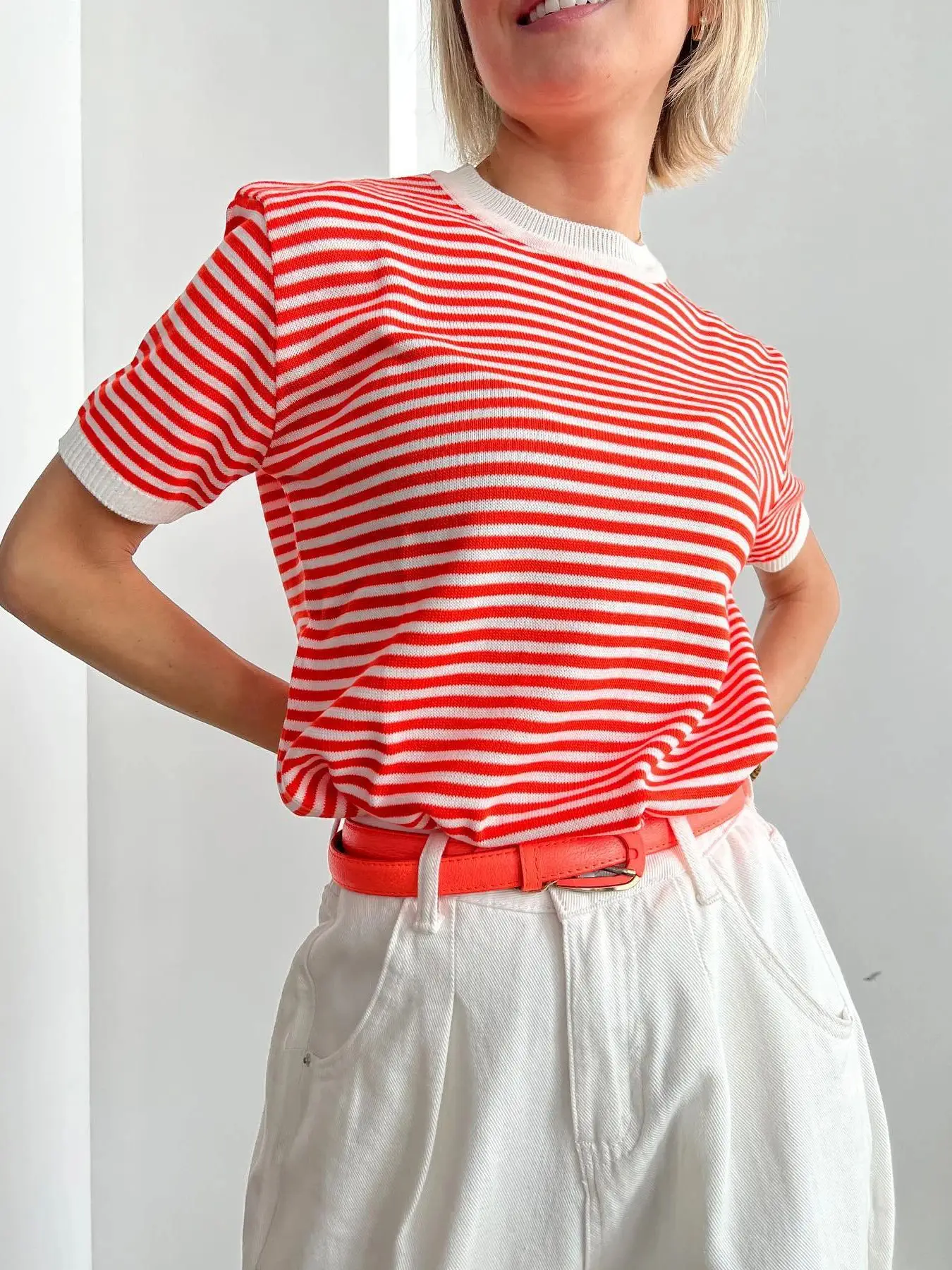 Корейская вязаная полосатая футболка для женщин, лето 2024, базовый белый вязаный топ, женская модная повседневная одежда
Корейская вязаная полосатая футболка для женщин, лето 2024, базовый белый вязаный топ, женская модная повседневная одежда