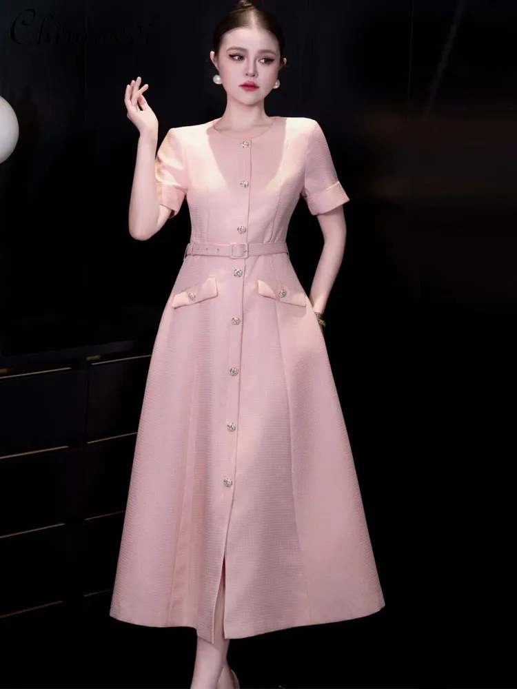 2026 Spring French Elegant High-End Socialite Round Neck Short Sleeve High Waist Belt Slim A-line Long Evening Dress for Women
2026 Spring French Elegant High-End Socialite Round Neck Short Sleeve High Waist Belt Slim A-line Long Evening Dress for Women