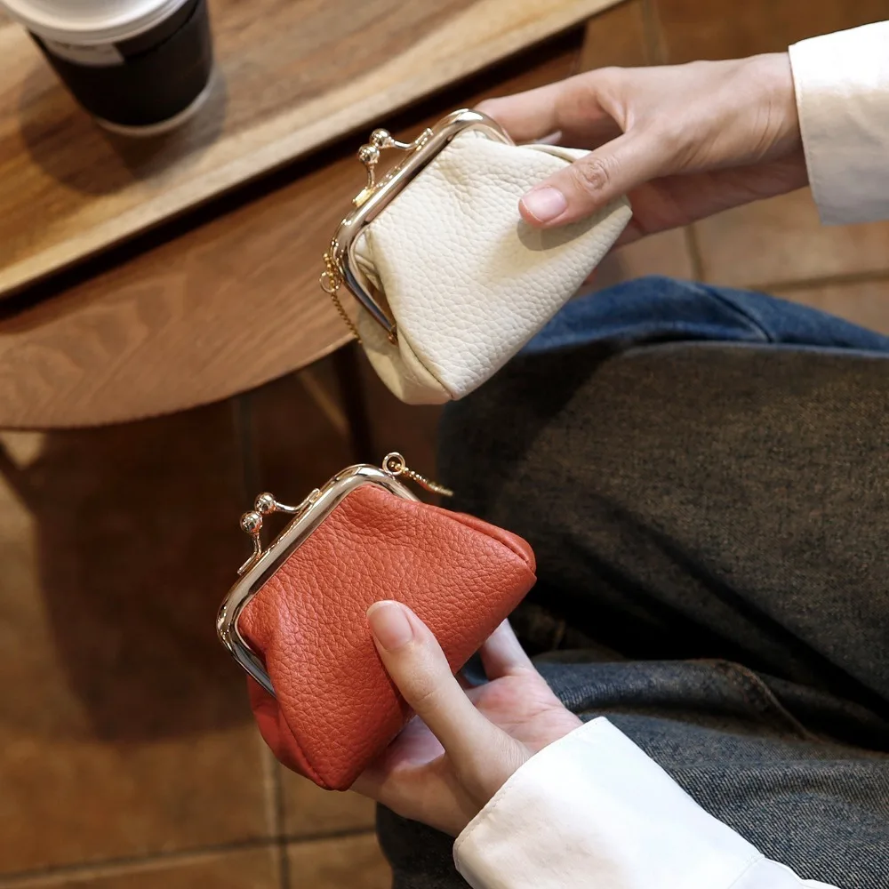 Leather Change Bag Women's Gold Bag Mini Portable Coin Storage Simple and Fashionable Small with Unique Texture Casual Daily
Leather Change Bag Women's Gold Bag Mini Portable Coin Storage Simple and Fashionable Small with Unique Texture Casual Daily