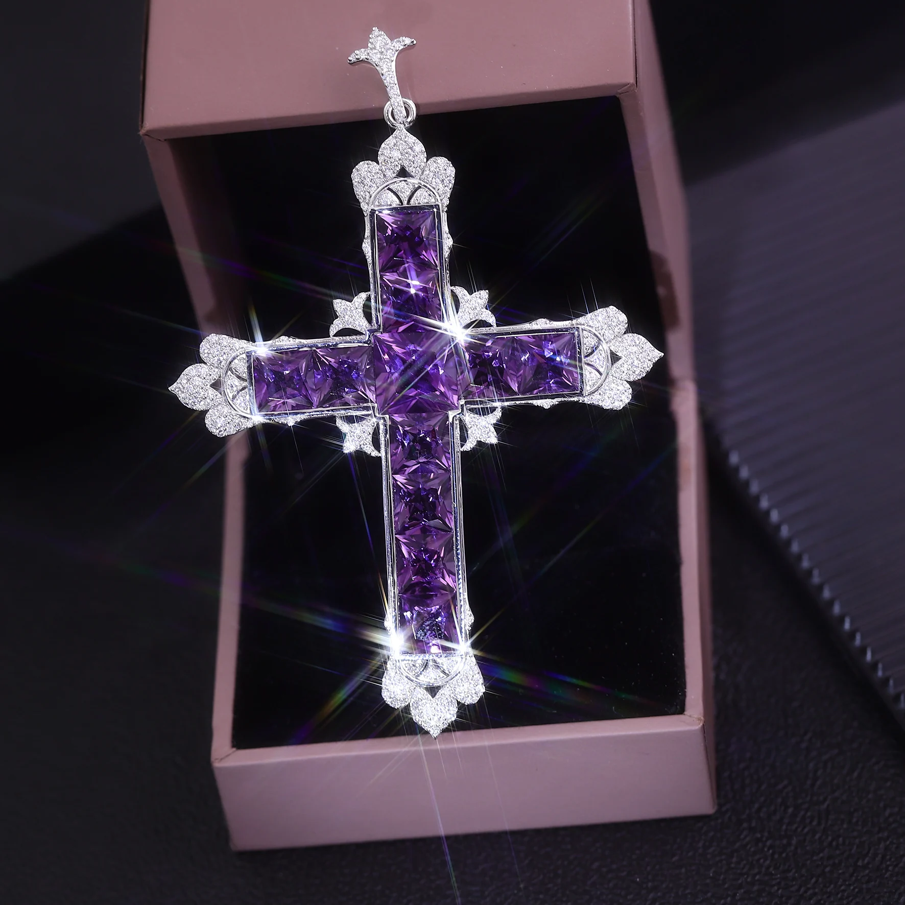 Provence 18/14/10K Solid Gold Pear Cut Lab Grown Siberite Tourmaline With DEF VVS Round Moissanites Luxury Cross Pendant
Provence 18/14/10K Solid Gold Pear Cut Lab Grown Siberite Tourmaline With DEF VVS Round Moissanites Luxury Cross Pendant