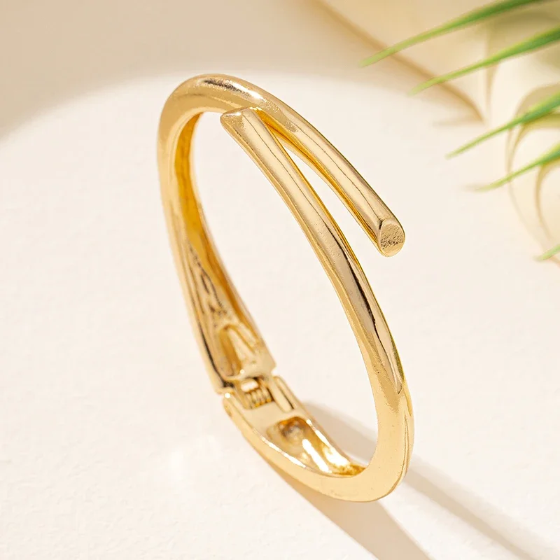 Statement Creative Punk Smooth Metal Bangle for Women Trendy Vintage Arm Bracelet Armband Couple Grunge Jewelry Steampunk Men
Statement Creative Punk Smooth Metal Bangle for Women Trendy Vintage Arm Bracelet Armband Couple Grunge Jewelry Steampunk Men