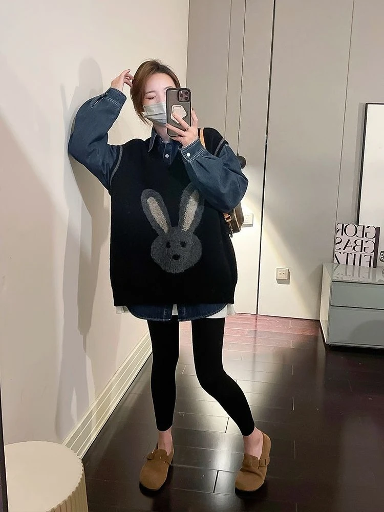 Новинка 2025, женский осенне-зимний вязаный жилет без рукавов с принтом кролика, корейский утягивающий топ с открытой спиной, универсальный топ-накидка с v-образным вырезом
Новинка 2025, женский осенне-зимний вязаный жилет без рукавов с принтом кролика, корейский утягивающий топ с открытой спиной, универсальный топ-накидка с v-образным вырезом
