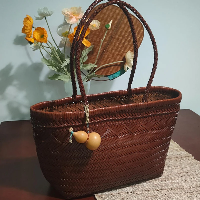 French Woven Cowhide Vegetable Basket Bag Retro Luxurious Drawstring Shoulder Bag Elegant Casual Shopping Handbag Send Inner Bag
French Woven Cowhide Vegetable Basket Bag Retro Luxurious Drawstring Shoulder Bag Elegant Casual Shopping Handbag Send Inner Bag