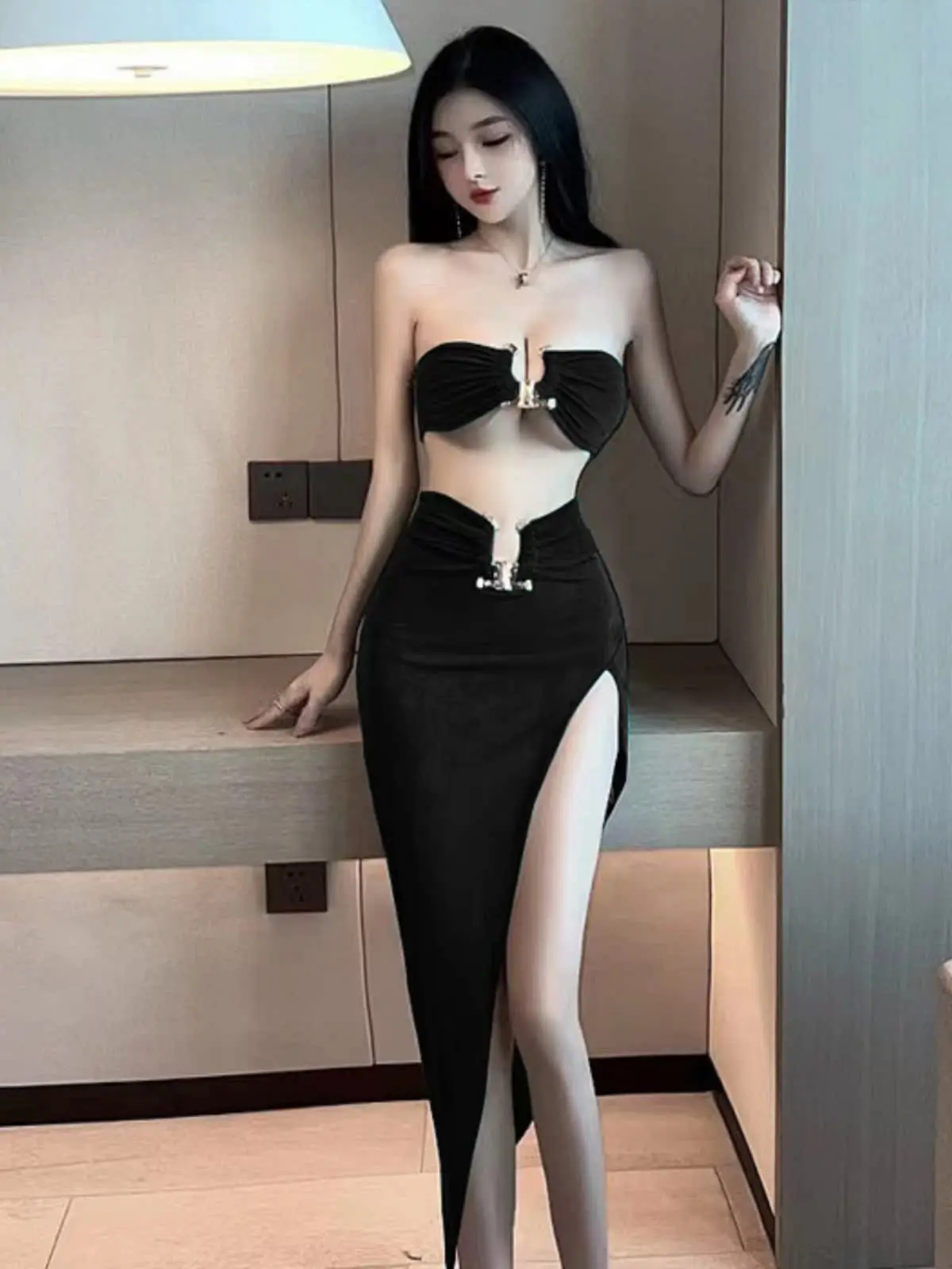 Sexy Club Night Outfit High Waist Bodycon Midi Skirt Set Women's Strapless Iron Ring Top Tight Fit Fashionable Four Seasons
Sexy Club Night Outfit High Waist Bodycon Midi Skirt Set Women's Strapless Iron Ring Top Tight Fit Fashionable Four Seasons