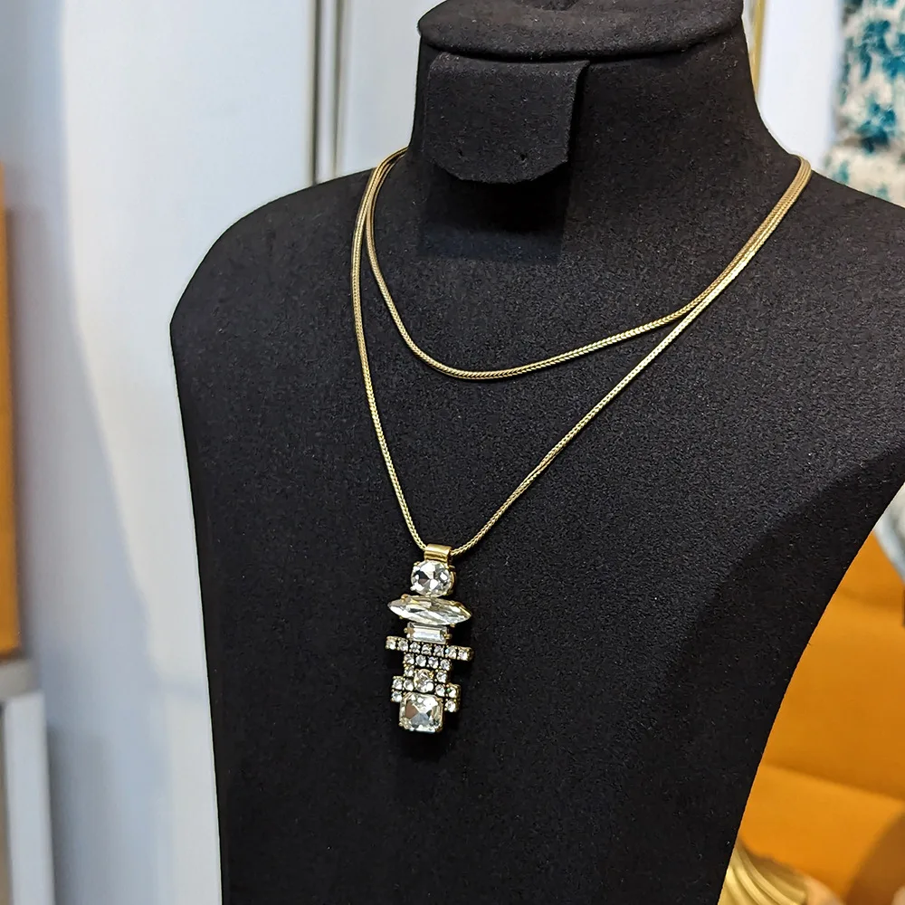 European and American Retro Personality Old, Handmade Claws Inlaid with Light Luxury Diamonds Medium and Long Necklaces
European and American Retro Personality Old, Handmade Claws Inlaid with Light Luxury Diamonds Medium and Long Necklaces