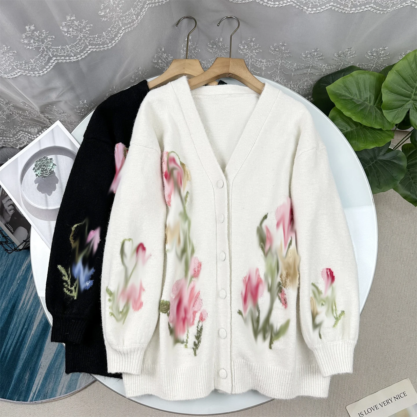 Elegant V-neck Embroidered Knitted Sweater Coat Casual Style Long Sleeve Plant Floral Pattern Button Closure Open Cardigan
Elegant V-neck Embroidered Knitted Sweater Coat Casual Style Long Sleeve Plant Floral Pattern Button Closure Open Cardigan