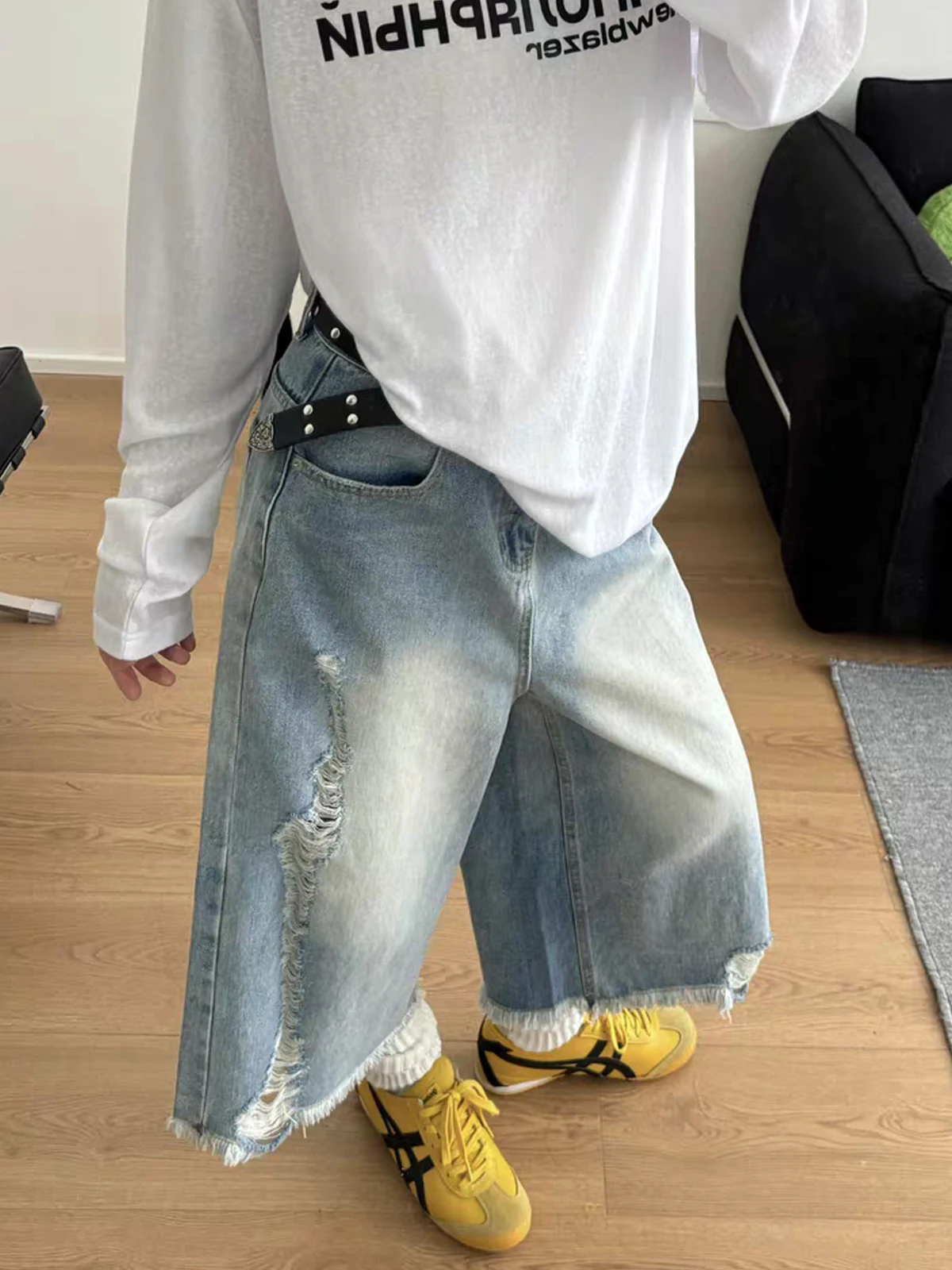 Ретро-джинсы в американском стиле, тонкие, дышащие, с дырками, семифутовые, свободные, модные, для мужчин и женщин, летняя повседневная одежда
Ретро-джинсы в американском стиле, тонкие, дышащие, с дырками, семифутовые, свободные, модные, для мужчин и женщин, летняя повседневная одежда