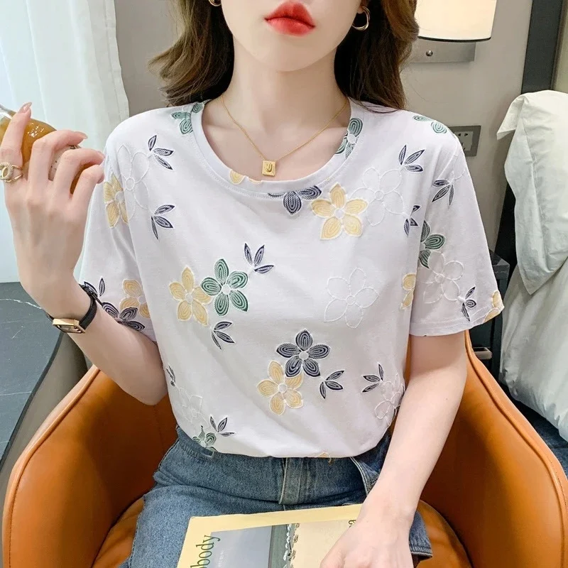 Women's Floral Embroidered Crew Neck Short Sleeve T-shirt Casual Loose Summer Tops
Women's Floral Embroidered Crew Neck Short Sleeve T-shirt Casual Loose Summer Tops