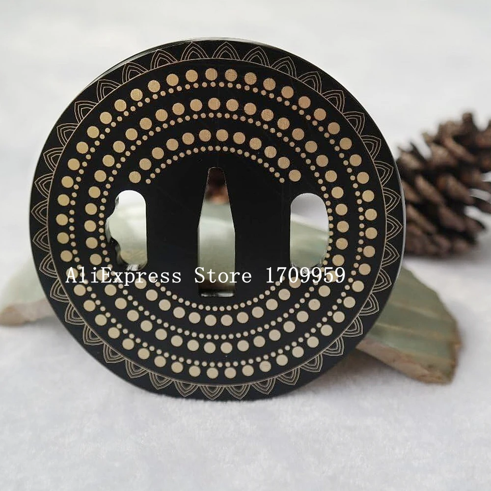 Изысканная картина Tsuba черно-Золотая Накладка для японской фототехники/Wakizashi/Аксессуары для железа
Изысканная картина Tsuba черно-Золотая Накладка для японской фототехники/Wakizashi/Аксессуары для железа