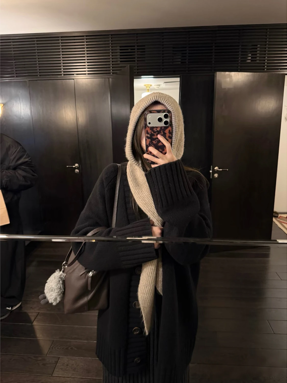 Вязаный шерстяной кардиган Bla Thiened с V-образным вырезом, длинный, теплый, однотонный, свободного кроя, для осени и зимы, женский трикотаж
Вязаный шерстяной кардиган Bla Thiened с V-образным вырезом, длинный, теплый, однотонный, свободного кроя, для осени и зимы, женский трикотаж