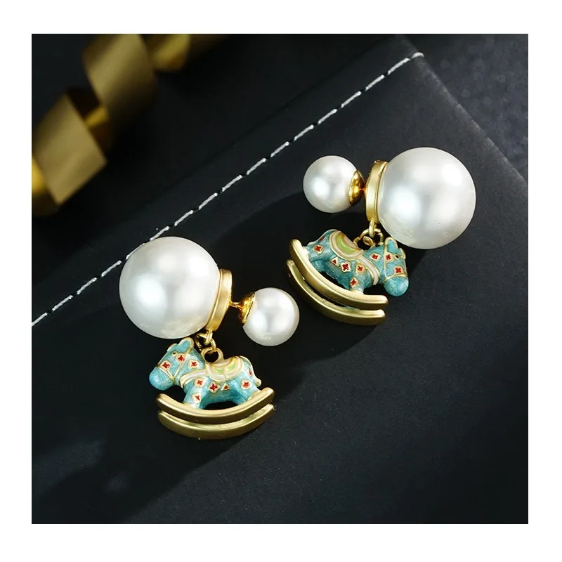 Color Dopamine Light Luxury Niche Design Simple Temperament High Sense Color Pony Earrings Earrings
Color Dopamine Light Luxury Niche Design Simple Temperament High Sense Color Pony Earrings Earrings