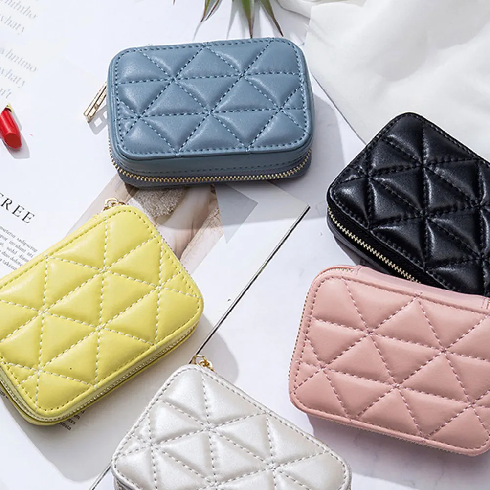 Lipstick Storage Bag Portable PU Makeup Organizer with Lightweight Anti-Drop Mirror Compact Travel Makeup Pouch for Lip
Lipstick Storage Bag Portable PU Makeup Organizer with Lightweight Anti-Drop Mirror Compact Travel Makeup Pouch for Lip