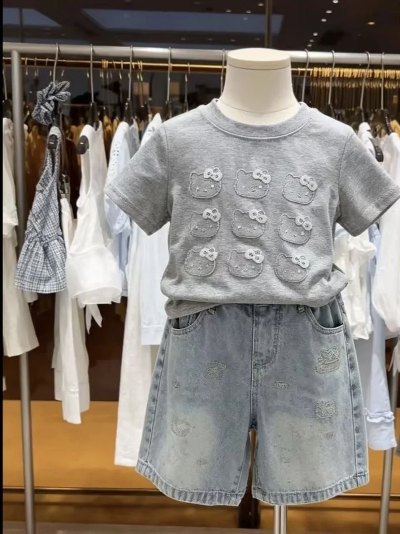 Girls Summer Outfit 2026 New Cartoon Print Short Sleeve T-Shirt Denim Shorts Two-Piece Set Breathable Leather Regular Fit
Girls Summer Outfit 2026 New Cartoon Print Short Sleeve T-Shirt Denim Shorts Two-Piece Set Breathable Leather Regular Fit