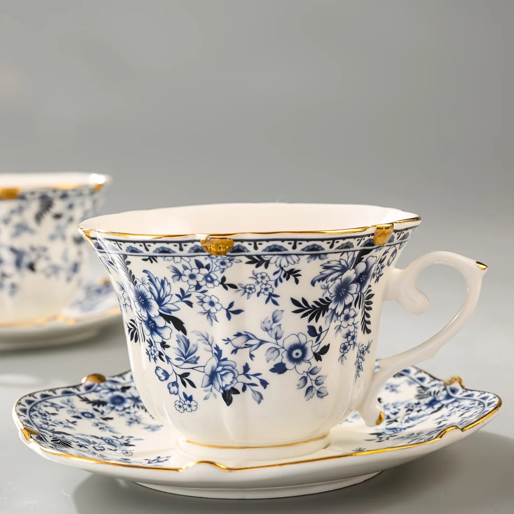 1pcs, Coffee cup, plate spoon, floral pattern, vintage blue and white porcelain, ceramic latte cup plate, black tea cup, home decoration/holiday party, afternoon tea coffee cup, set includes: 1 cup, 1 plate, 6 spoons, 1 cup holder
1pcs, Coffee cup, plate spoon, floral pattern, vintage blue and white porcelain, ceramic latte cup plate, black tea cup, home decoration/holiday party, afternoon tea coffee cup, set includes: 1 cup, 1 plate, 6 spoons, 1 cup holder