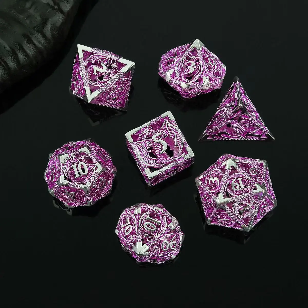 Металлические кубики Dragon Hollow DND Набор кубиков для Dungeon и Dragon Dice Ролевые игры Наборы кубиков DND Многогранные металлические кубики
Металлические кубики Dragon Hollow DND Набор кубиков для Dungeon и Dragon Dice Ролевые игры Наборы кубиков DND Многогранные металлические кубики