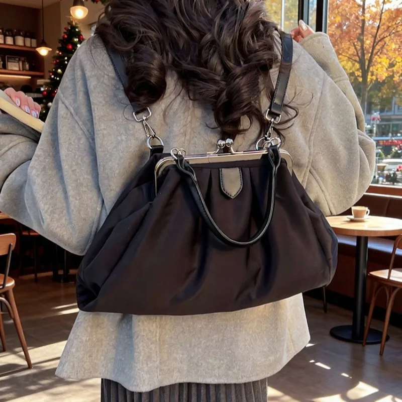 Oxford Solid Color Hasp Large Capacity Backpacks Korean Style Versatile Fashion Backpacks High Quality Design Sense Shoulder Bag
Oxford Solid Color Hasp Large Capacity Backpacks Korean Style Versatile Fashion Backpacks High Quality Design Sense Shoulder Bag