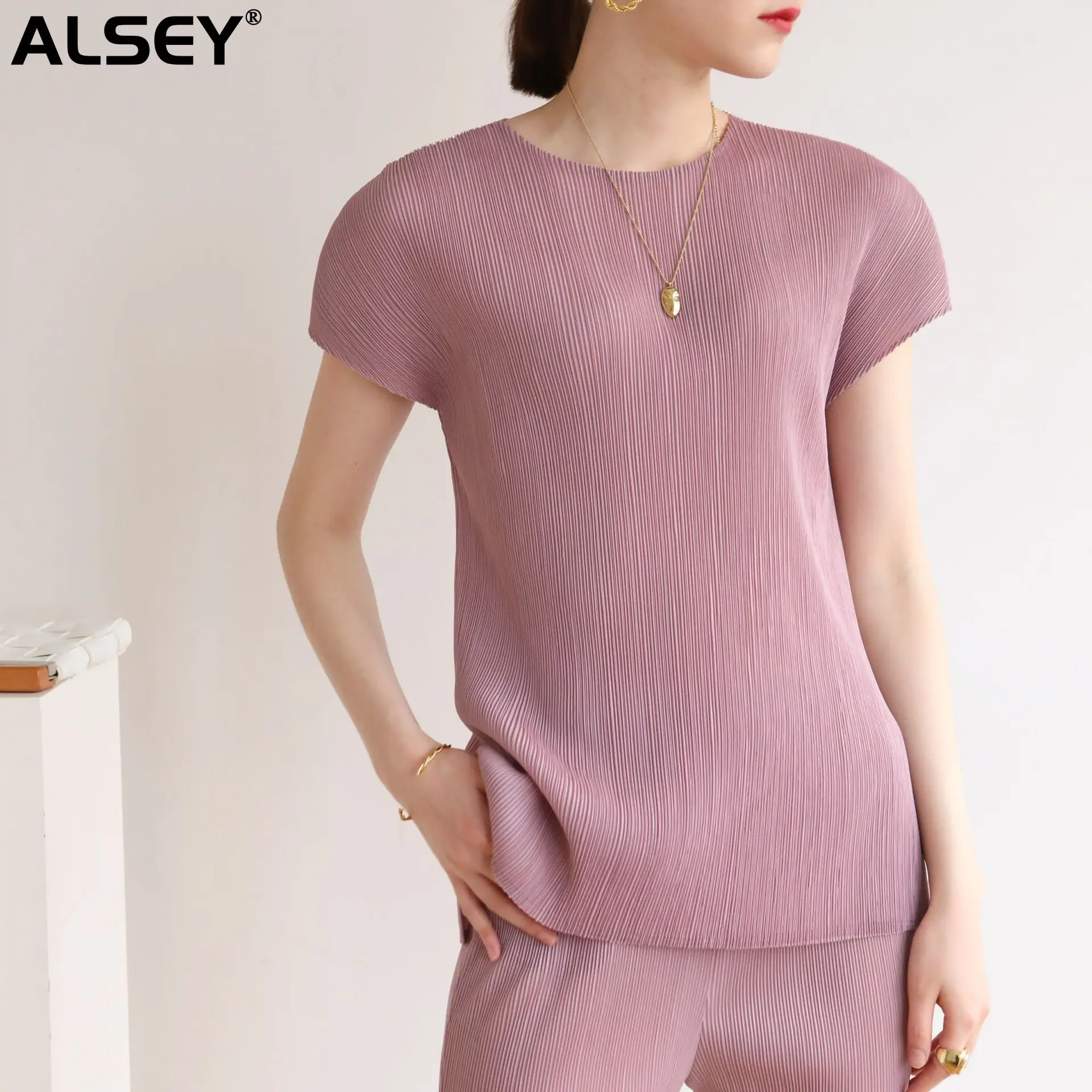 Футболка ALSEY Miyake Женская Плиссированная, Повседневная модная облегающая Однотонная рубашка с коротким рукавом, лето
Футболка ALSEY Miyake Женская Плиссированная, Повседневная модная облегающая Однотонная рубашка с коротким рукавом, лето